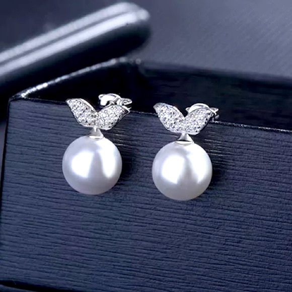 Jewelry - 🌟 Elegant Sterling Silver 925 Pearl Stud Earrings